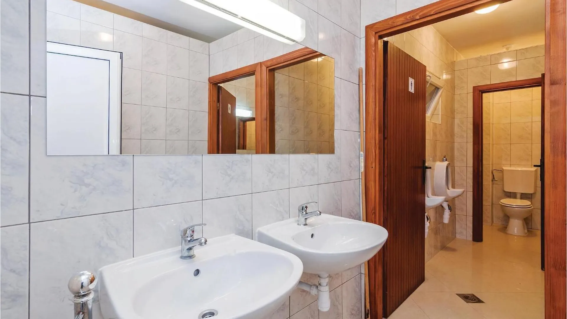 Holiday home Amazing Home In Debeljak With Kitchen